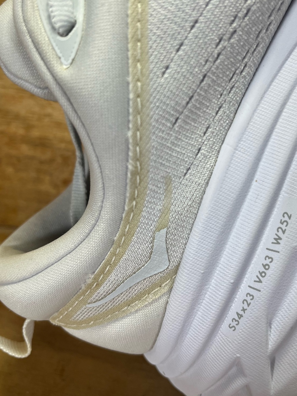 Hoka One One Bondi 8 REFLECTIVE Womens Size 8.5 (B) Running Shoes Sneakers White - Picture 9 of 15